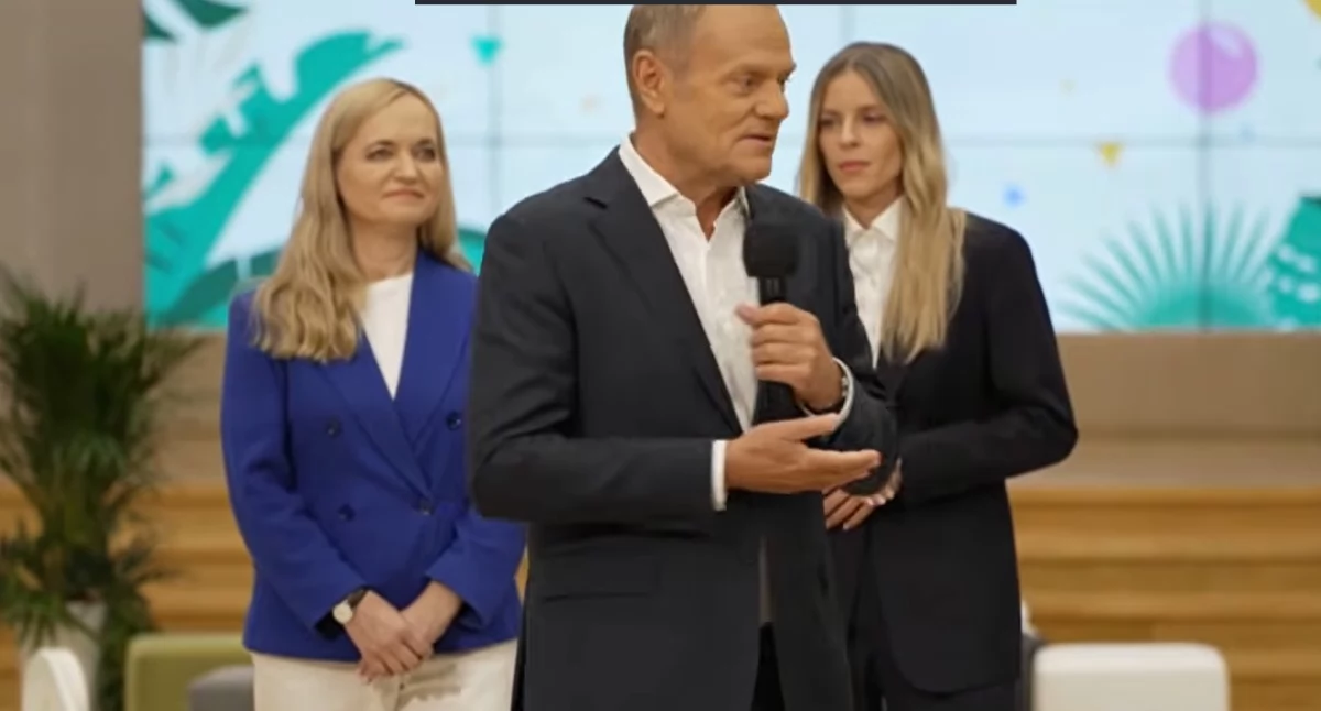 Na zdjęciu (od lewej): Jolanta Sobierańska-Grenda, Donald Tusk i Aleksandra Gajewska. Foto: screen z KPRM