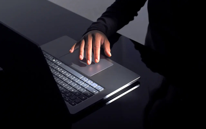 Microsoft Surface Laptop Ultra celuje w MacBooka Pro układem RTX Spark i lokalną obsługą modeli AI do 120 mld parametrów   [2]
