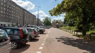 Chodnik wzdłuż Alei "Solidarności" przed przebudową