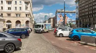 Chodnik wzdłuż Alei "Solidarności" przed przebudową