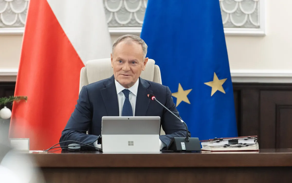 Kto pracuje na etacie dostanie dodatkowe wolne od pracy w sierpniu 2026. Premier podjął decyzję. Na ten dzień nie trzeba wypisywać wniosku o urlop