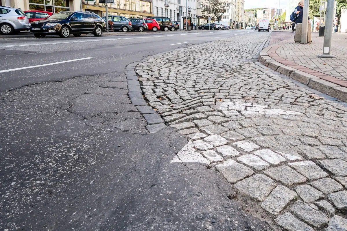 Bruk na ul. 10 Lutego nie do ruszenia?