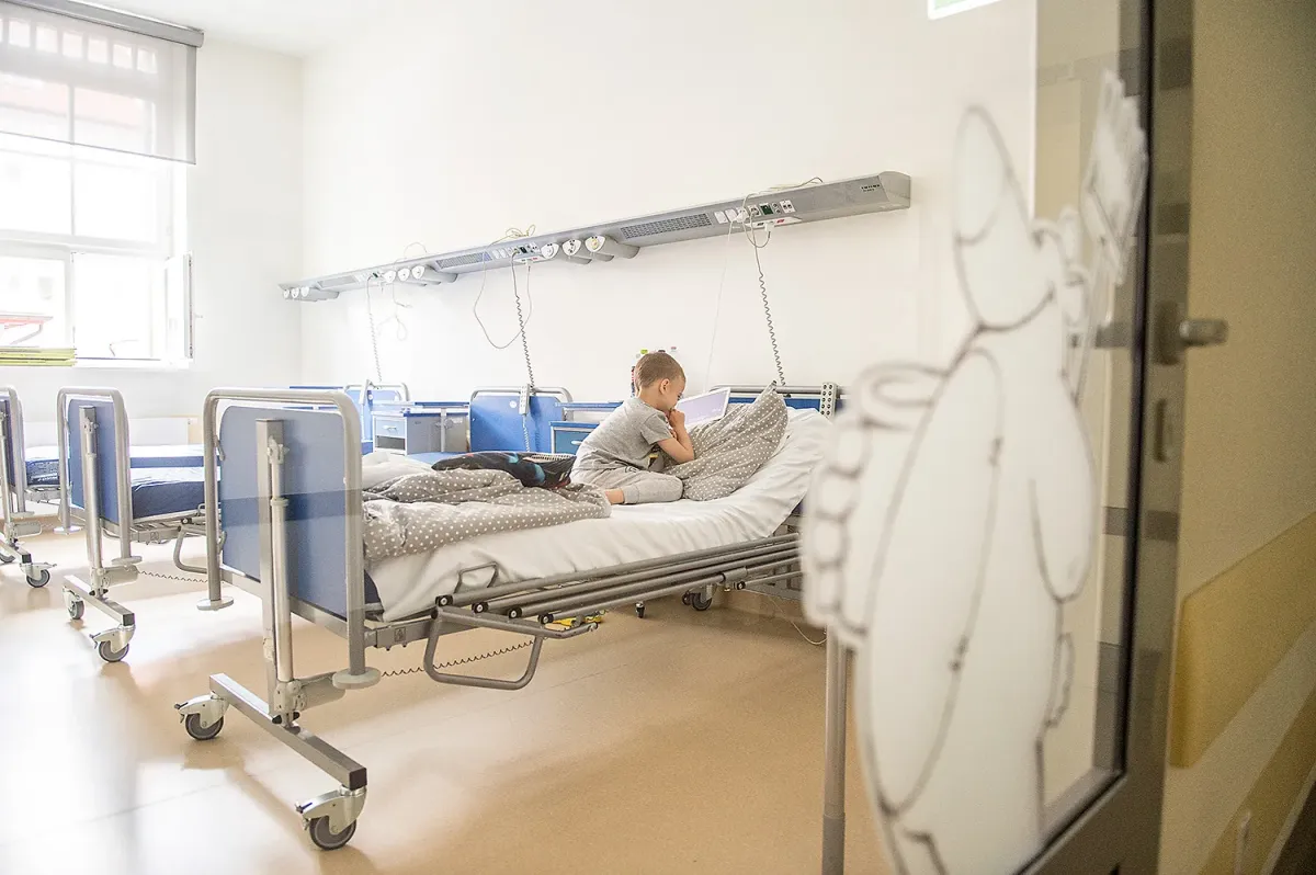 Choroba dziecka zmienia życie całej rodziny. "Razem z diagnozą nie idzie żadna pewność"