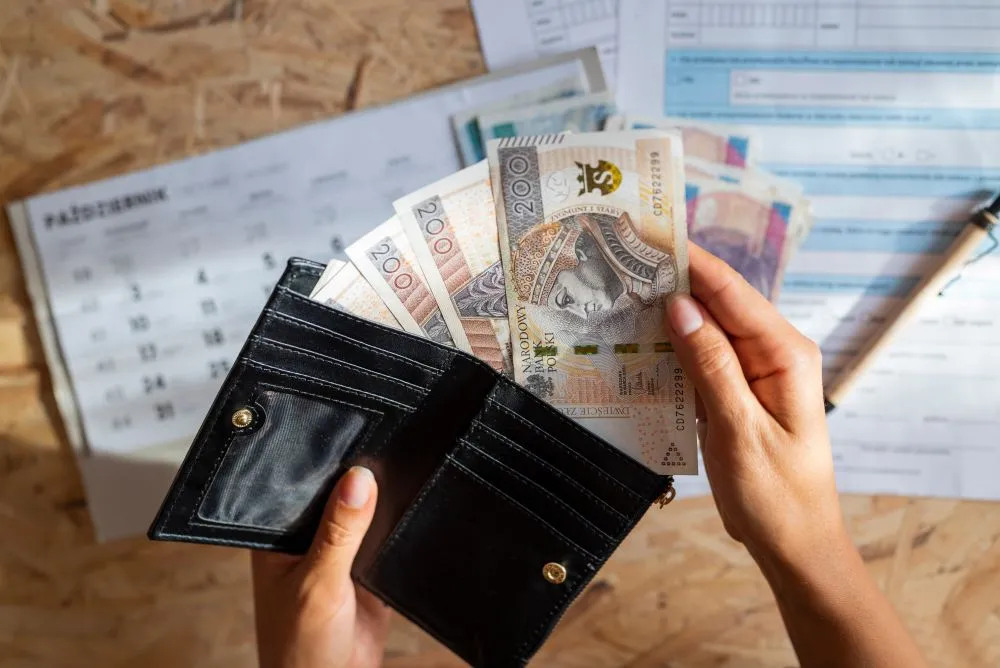 Masz 7907,20 zł brutto? Takie są zarobki w Polsce