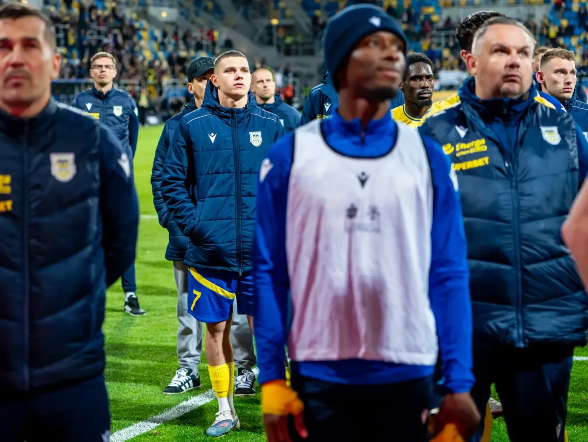 Arka Gdynia pojechała do Opalenicy. Kadra na obóz bez Oskara Kubiaka i napastnika
