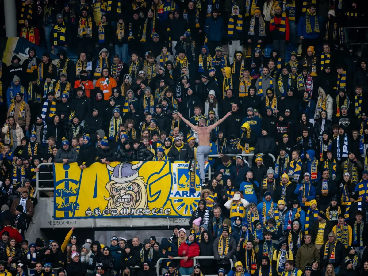Arka Gdynia obniżyła ceny karnetów. Rusza sprzedaż. Z biletów tylko ulgowe tańsze
