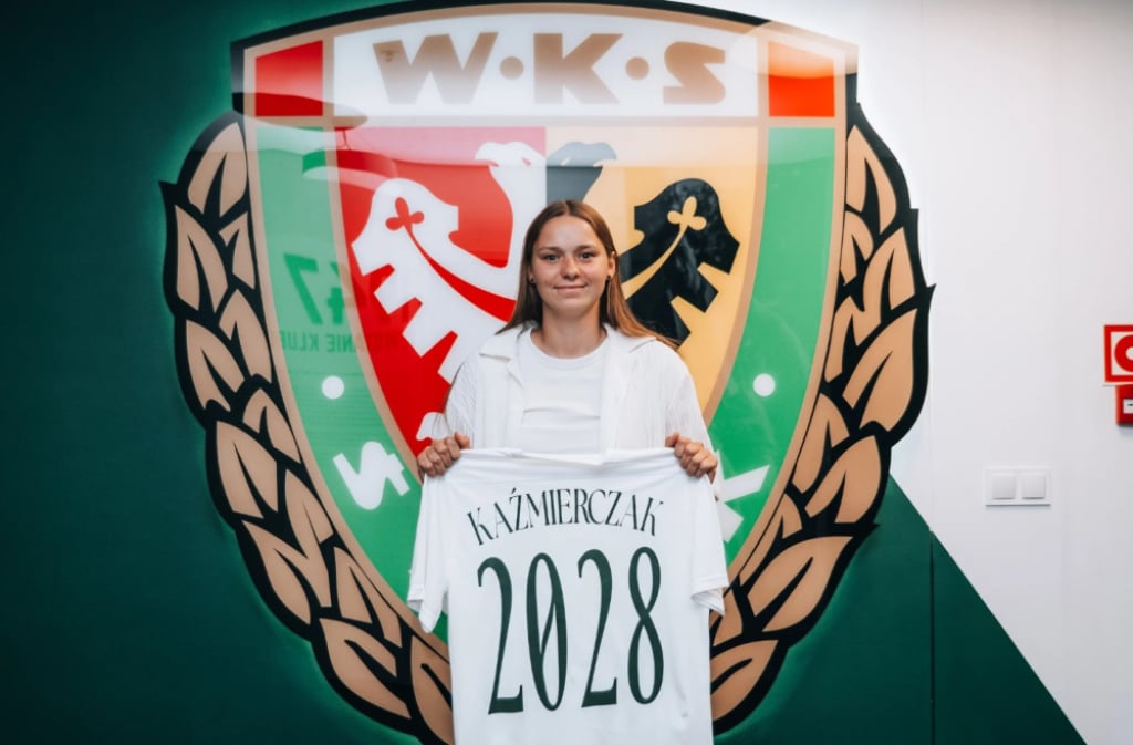 Marta Kaźmierczak zostaje w Śląsku Wrocław - Marta Kaźmierczak po podpisaniu kontraktu.