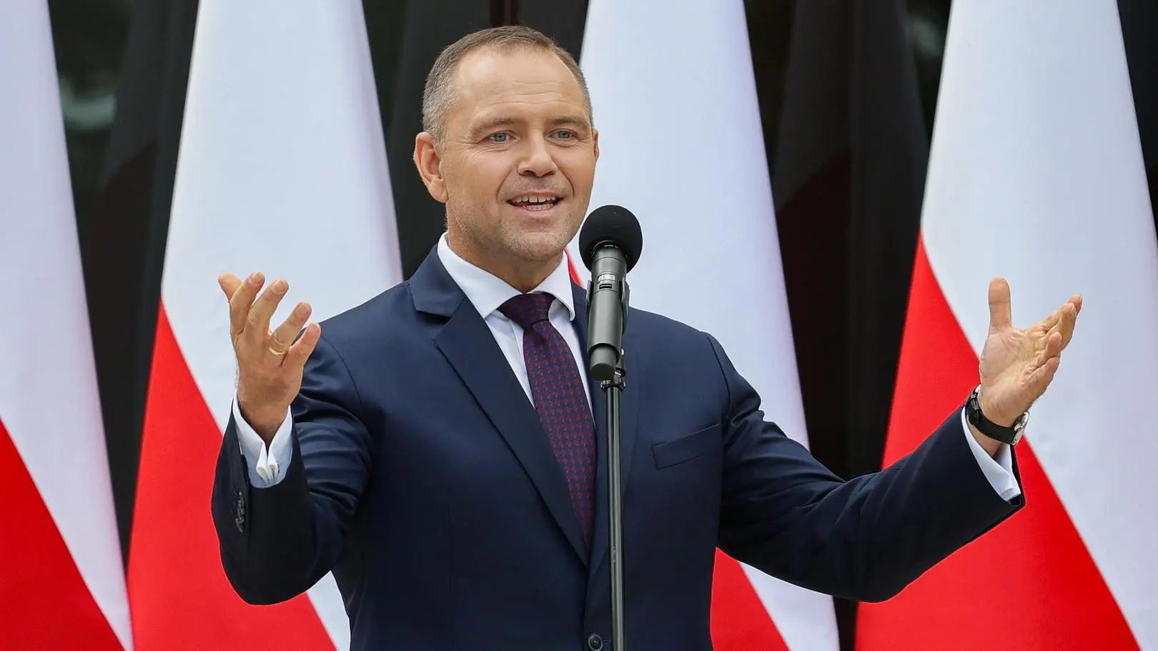 Karol Nawrocki liderem rankingu zaufania do polityków CBOS w czerwcu