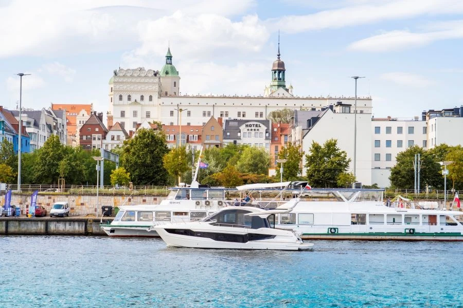 Wiadomości Szczecin - Co robić latem w Szczecinie? Rejsy, kajaki, rowery i Żagle 2026