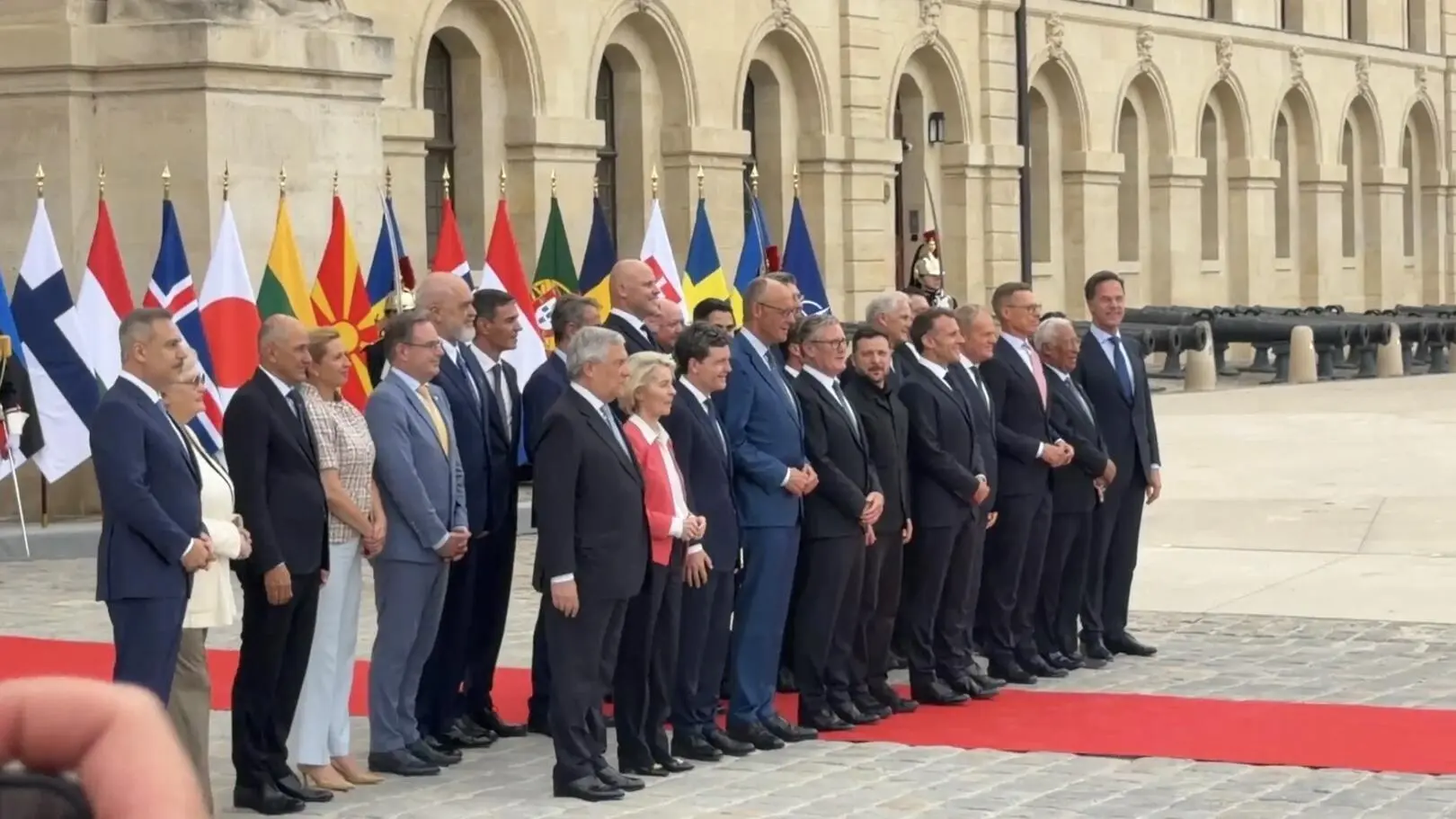 Spotkanie koalicji chętnych w Paryżu. Z udziałem premiera Donalda Tuska
