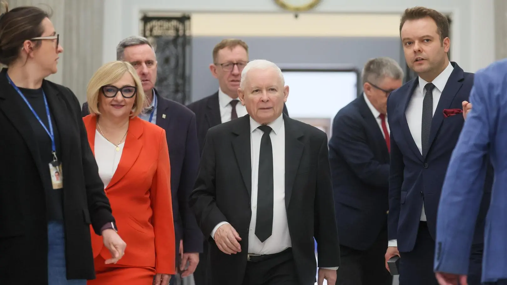Rozłam w PiS. Rzecznik PiS Rafał Bochenek apeluje "w imieniu prezesa"
