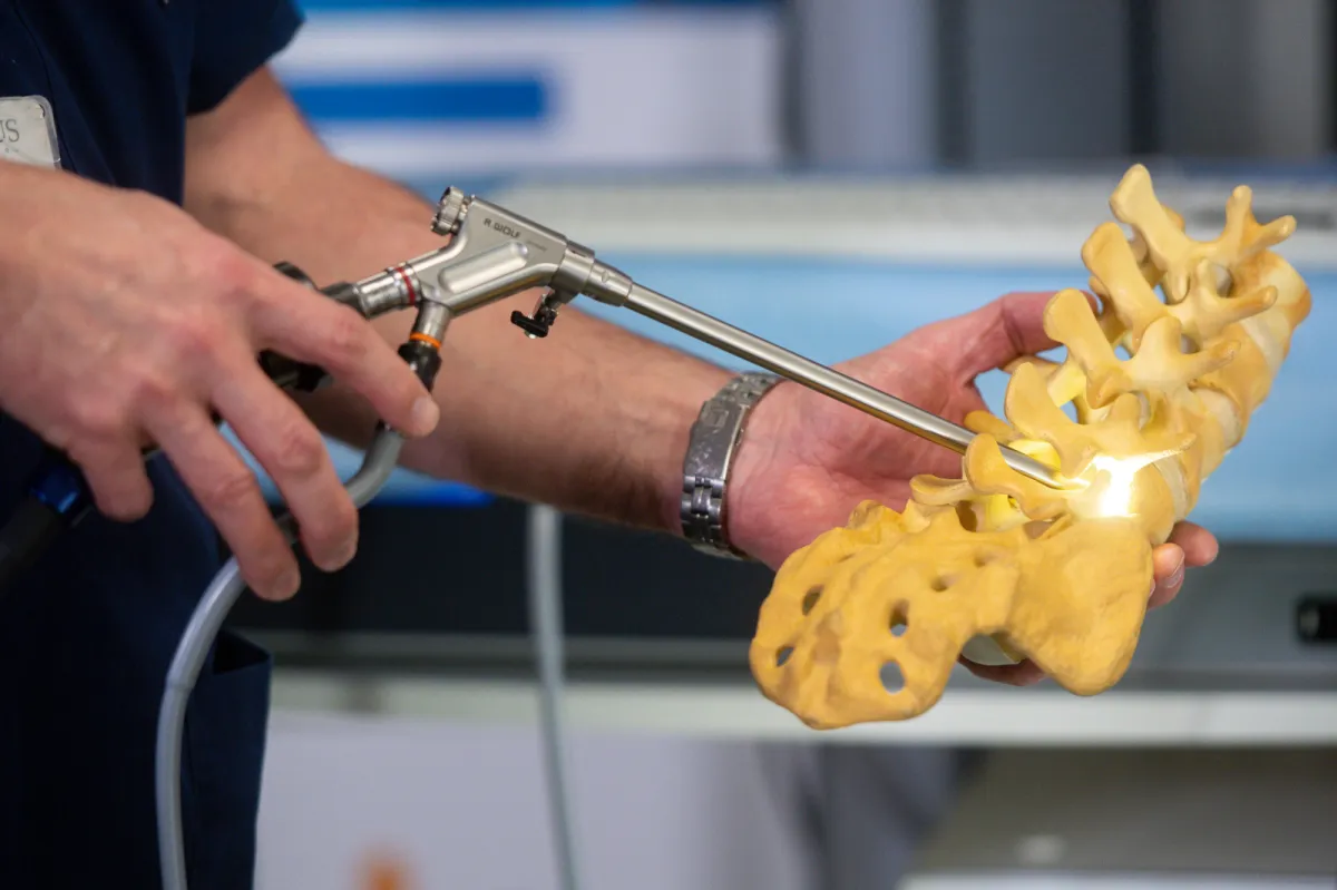 Stawka dla neurochirurga 26 tys. zł za godzinę? "Patologię trzeba zlikwidować"