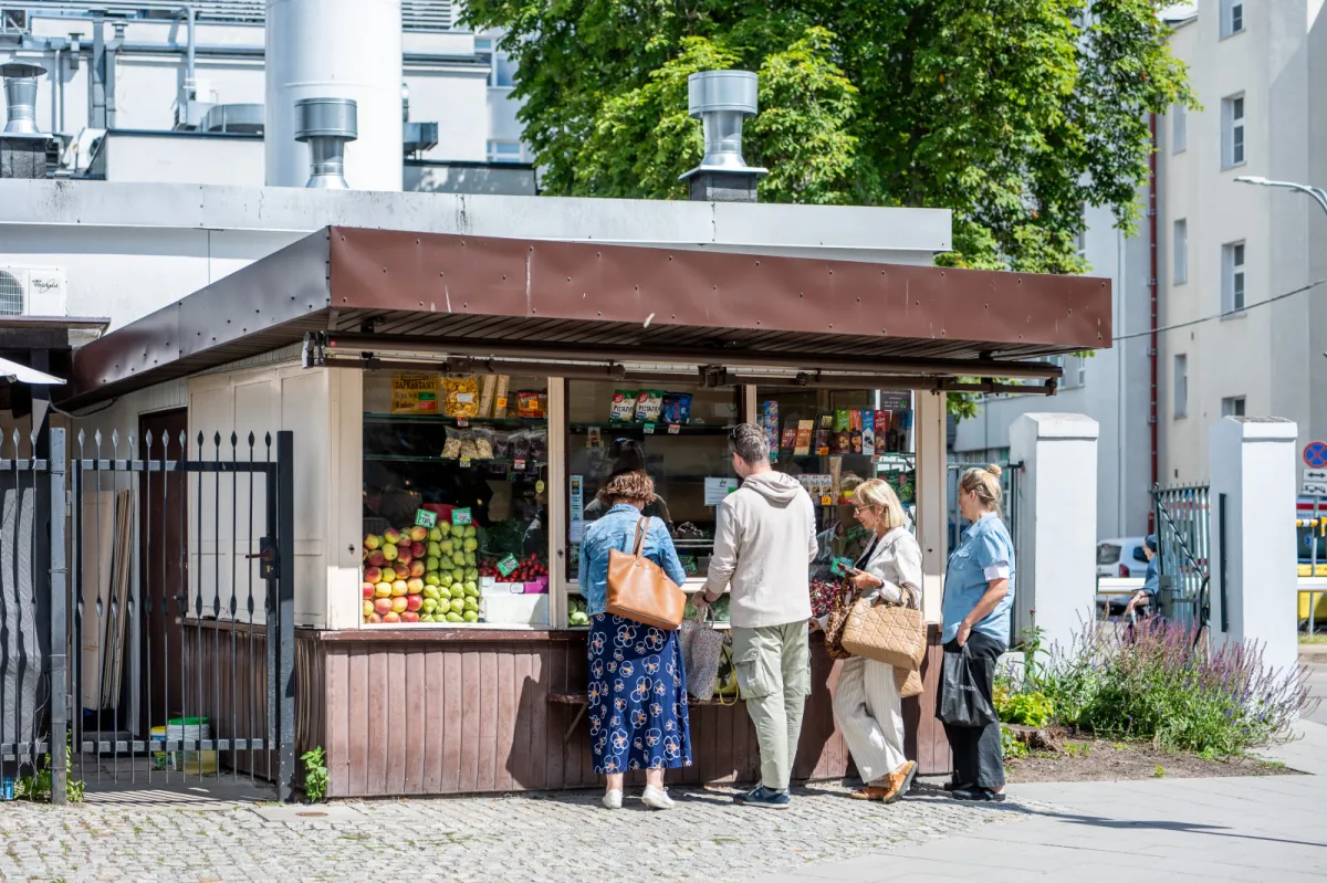 Warzywniak przy Starowiejskiej znika po 68 latach. "Płaczemy tu razem z klientami"