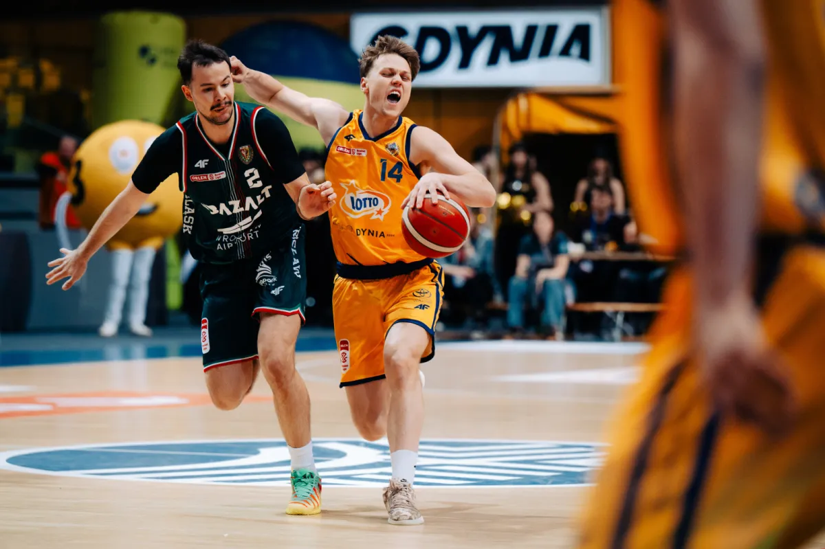 Filip Kowalczyk przedłużył kontrakt z AMW Arką Gdynia o dwa lata