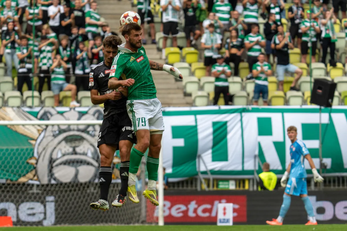 Lechia Gdańsk - Warta Poznań. Wyścig z czasem o transfery i zdejmowanie zakazów