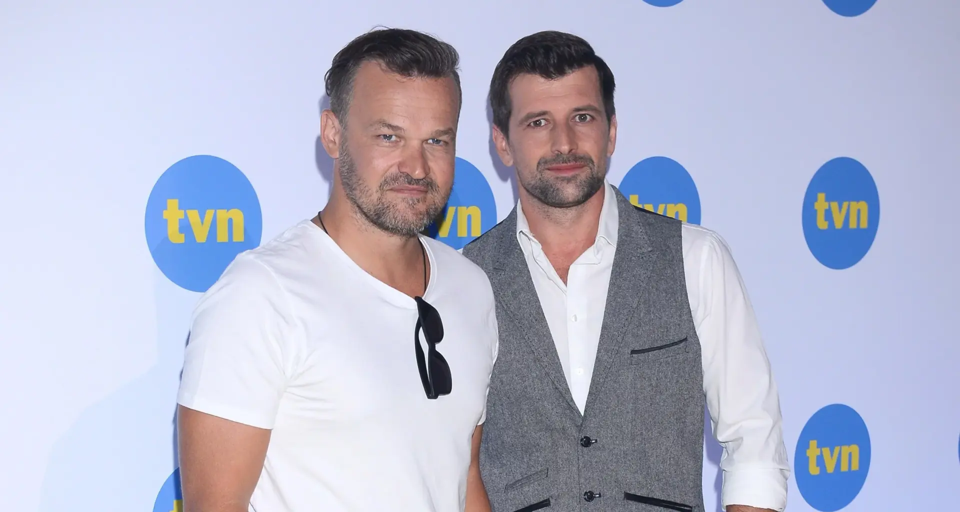 Dziennikarze Adam Kornacki i Patryk Mikiciuk z TVN Turbo