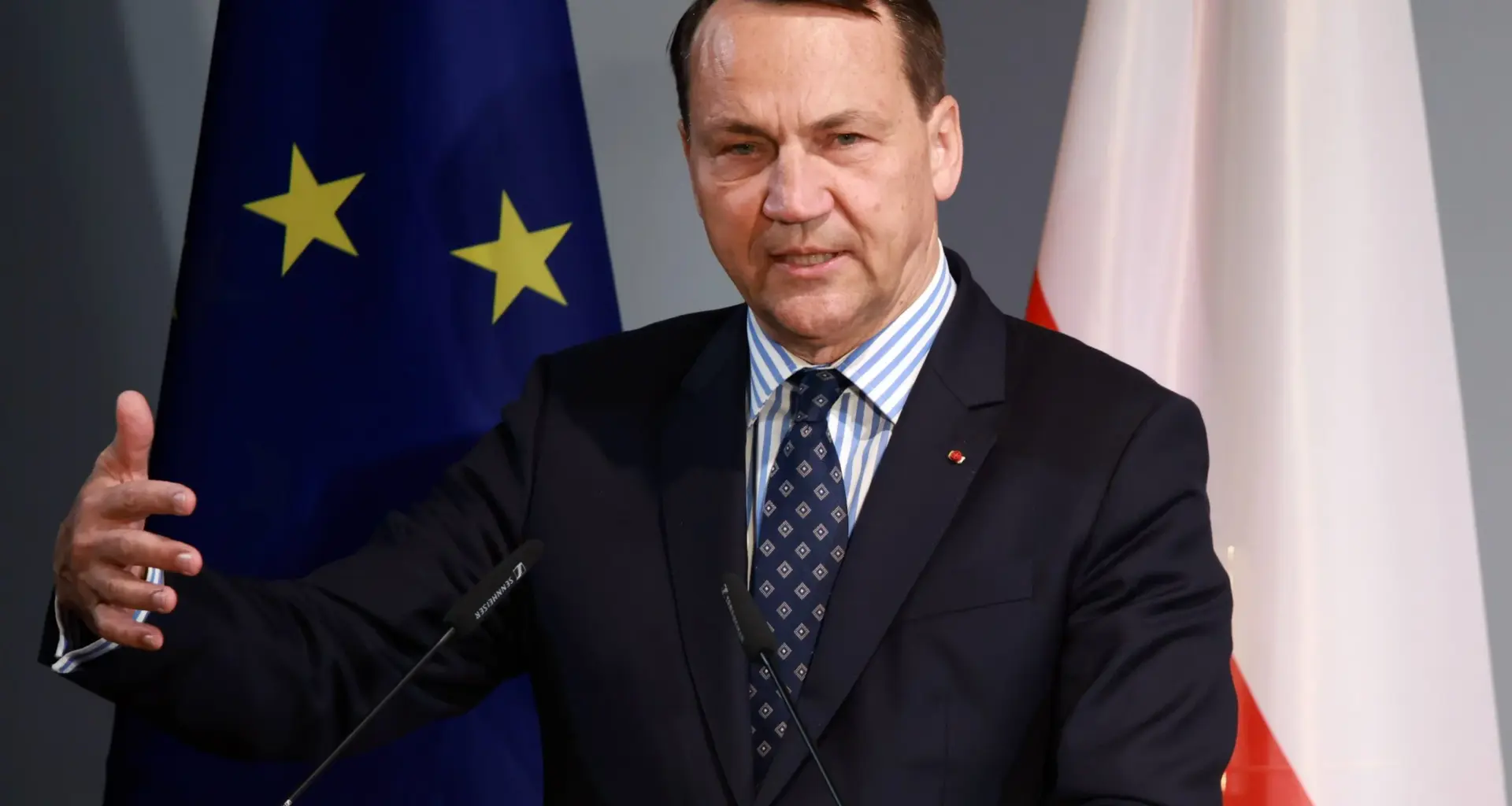Radosław Sikorski, szef MSZ