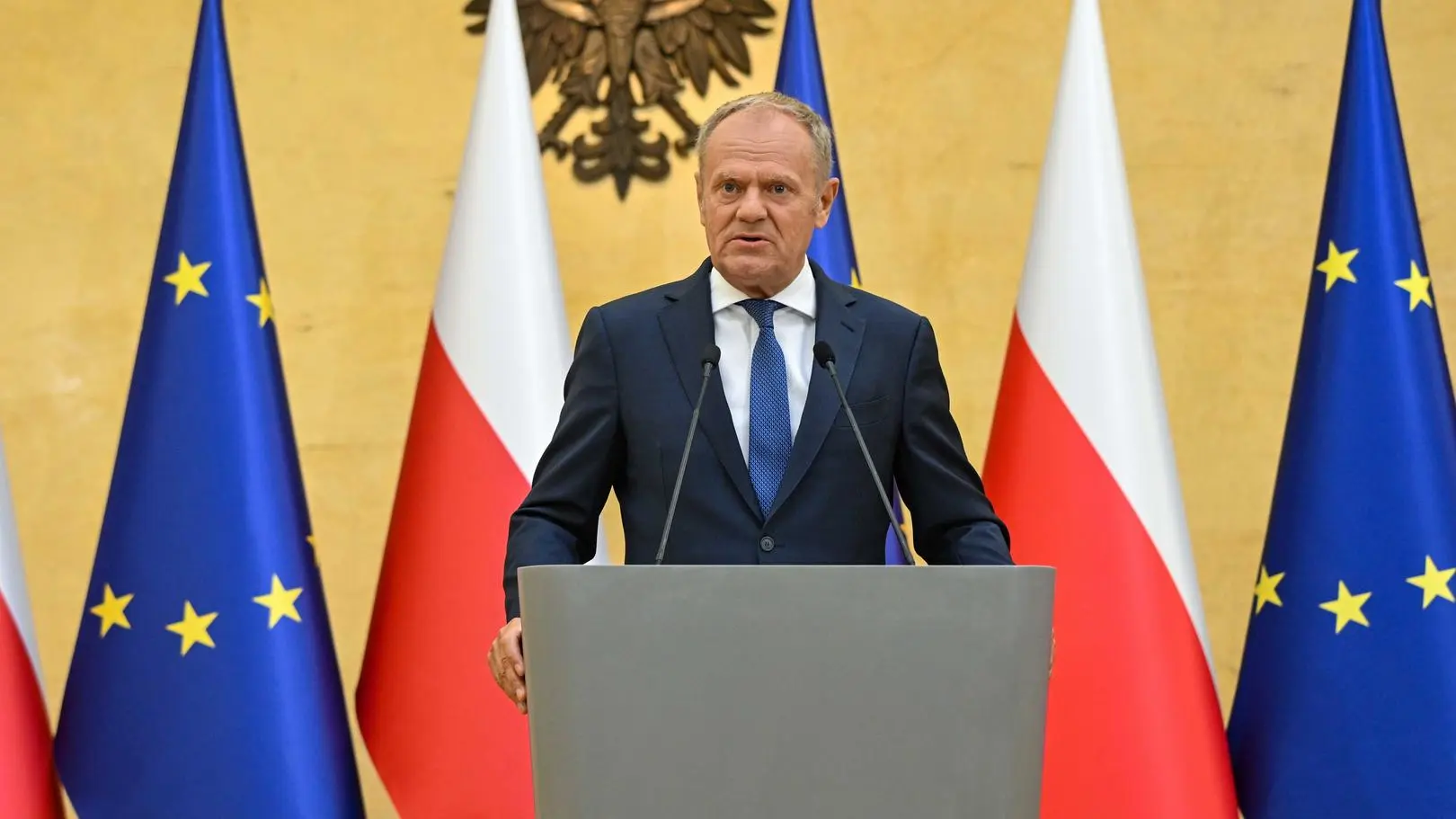 Donald Tusk: zasugerowałem prezydentowi Karolowi Nawrockiemu, żeby zrobić naradę z generałami