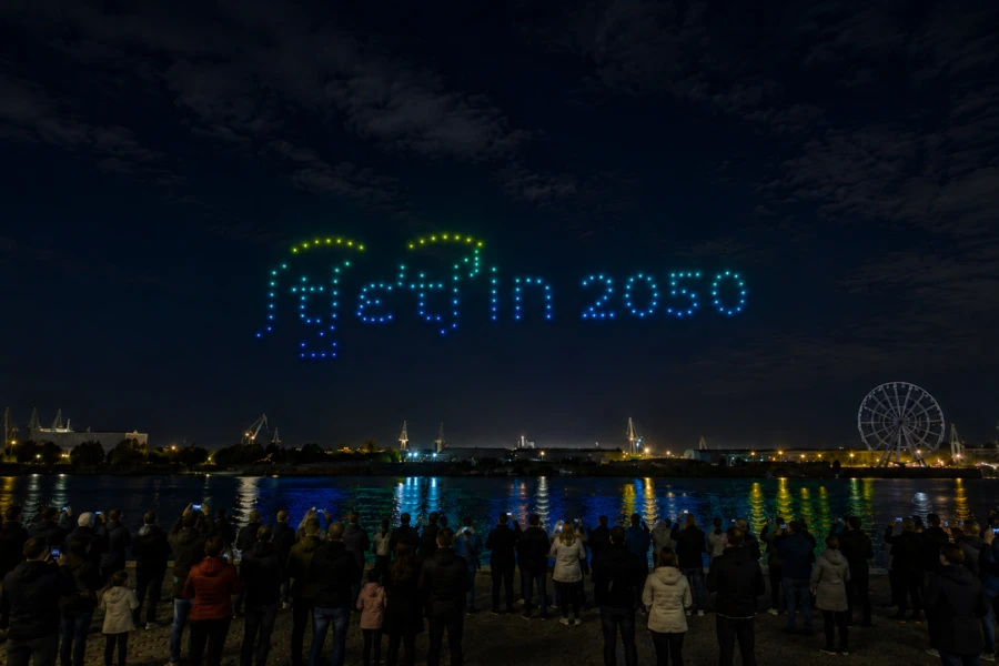 Wiadomości Szczecin - Uczniowie stworzyli projekty, które zobaczy całe miasto. Wyjątkowy pokaz podczas Żagli 2026