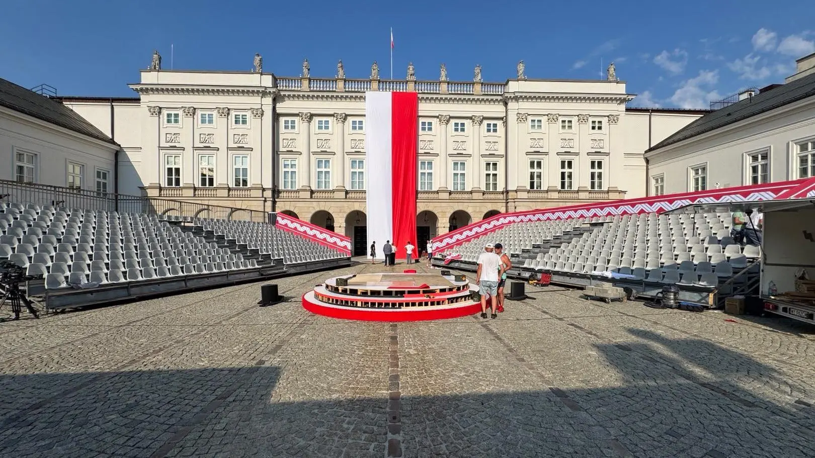 Rok Karola Nawrockiego i impreza przed Pałacem Prezydenckim. Są pierwsze informacje o gościach
