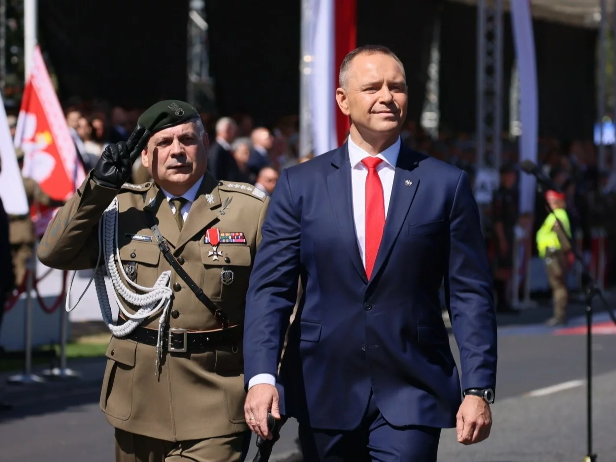 Karol Nawrocki na defiladzie wojskowej w Warszawie