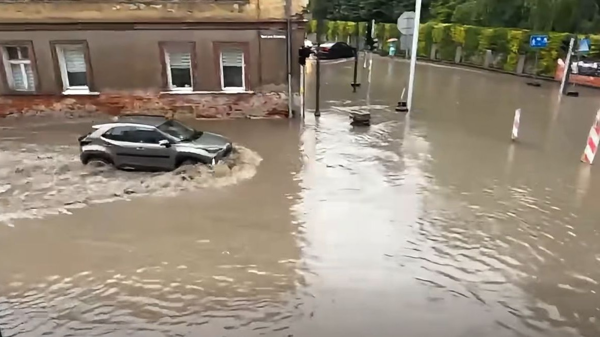 Głuchołazy znów walczą z żywiołem. Potężna ulewa uderzyła w region