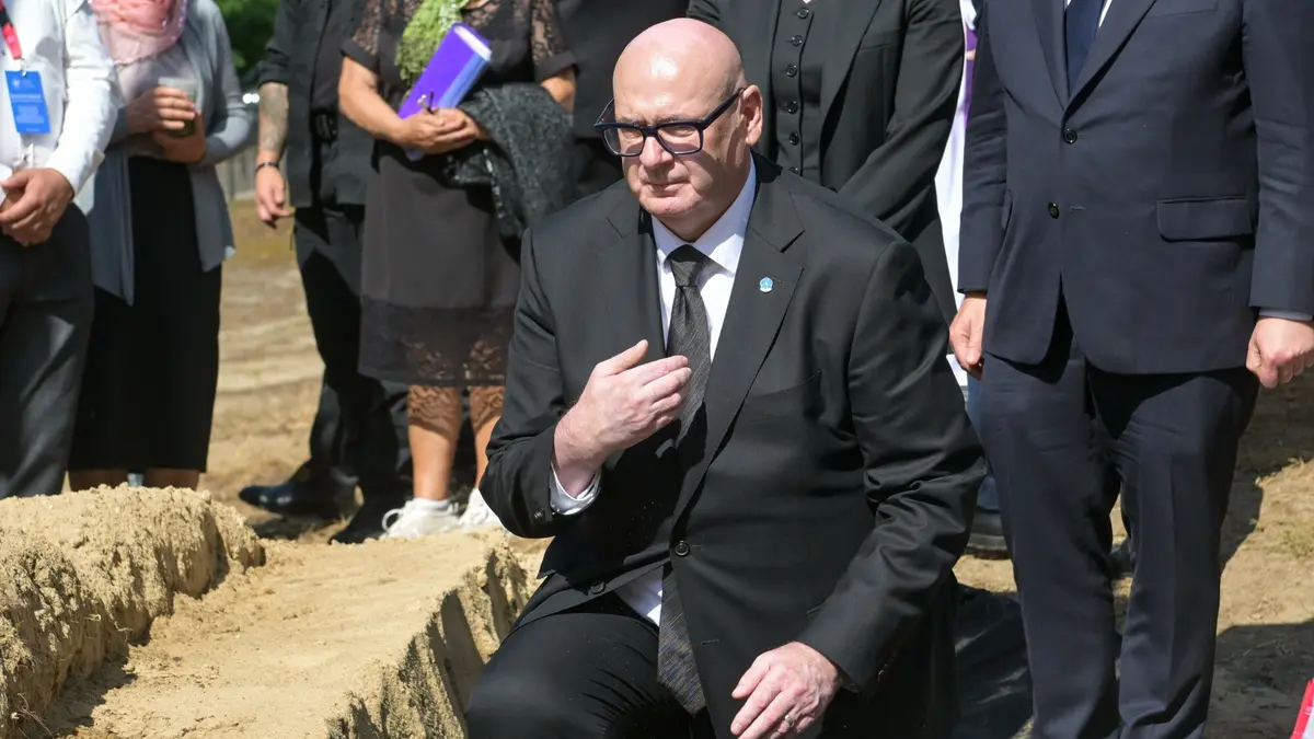 Piotr Zgorzelski podczas uroczystego pochówku szczątków polskich ofiar zbrodni UPA