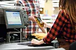 Sklepy przestrzegają nocnego zakazu sprzedaży alkoholu?