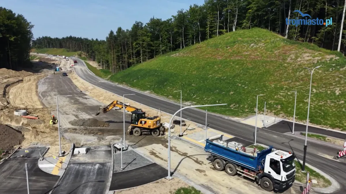 Asfalt na połowie Obwodnicy Witomina