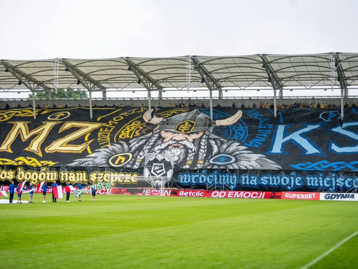 Unia Skierniewice - Arka Gdynia. Polubić poniedziałki, odzyskać fotel lidera