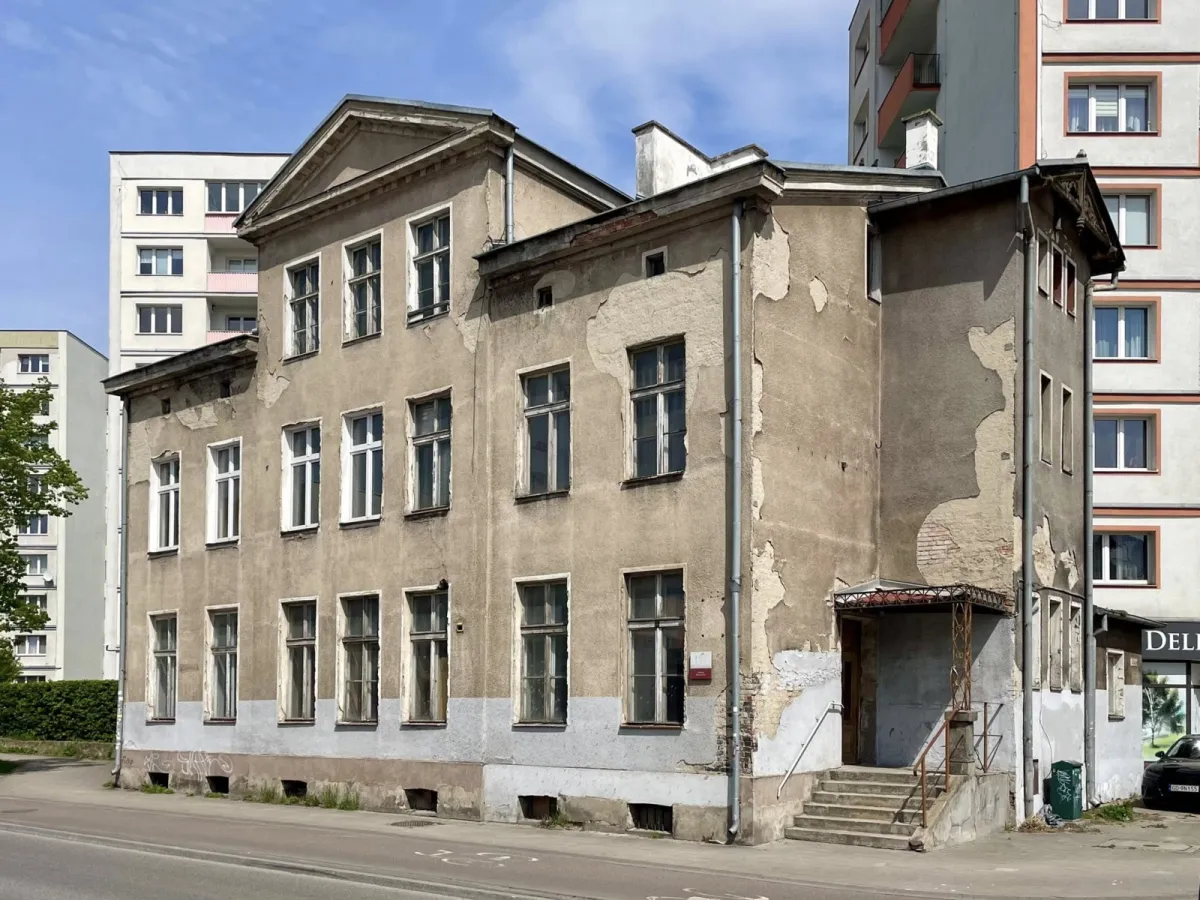 Dwie oferty na remont "Domu szpiega"