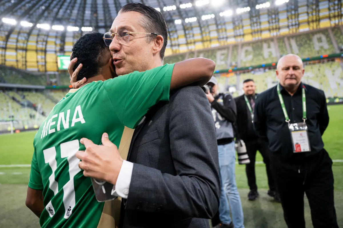 Lechia Gdańsk czeka na napastnika i obrońców. Może sprzedać kapitana