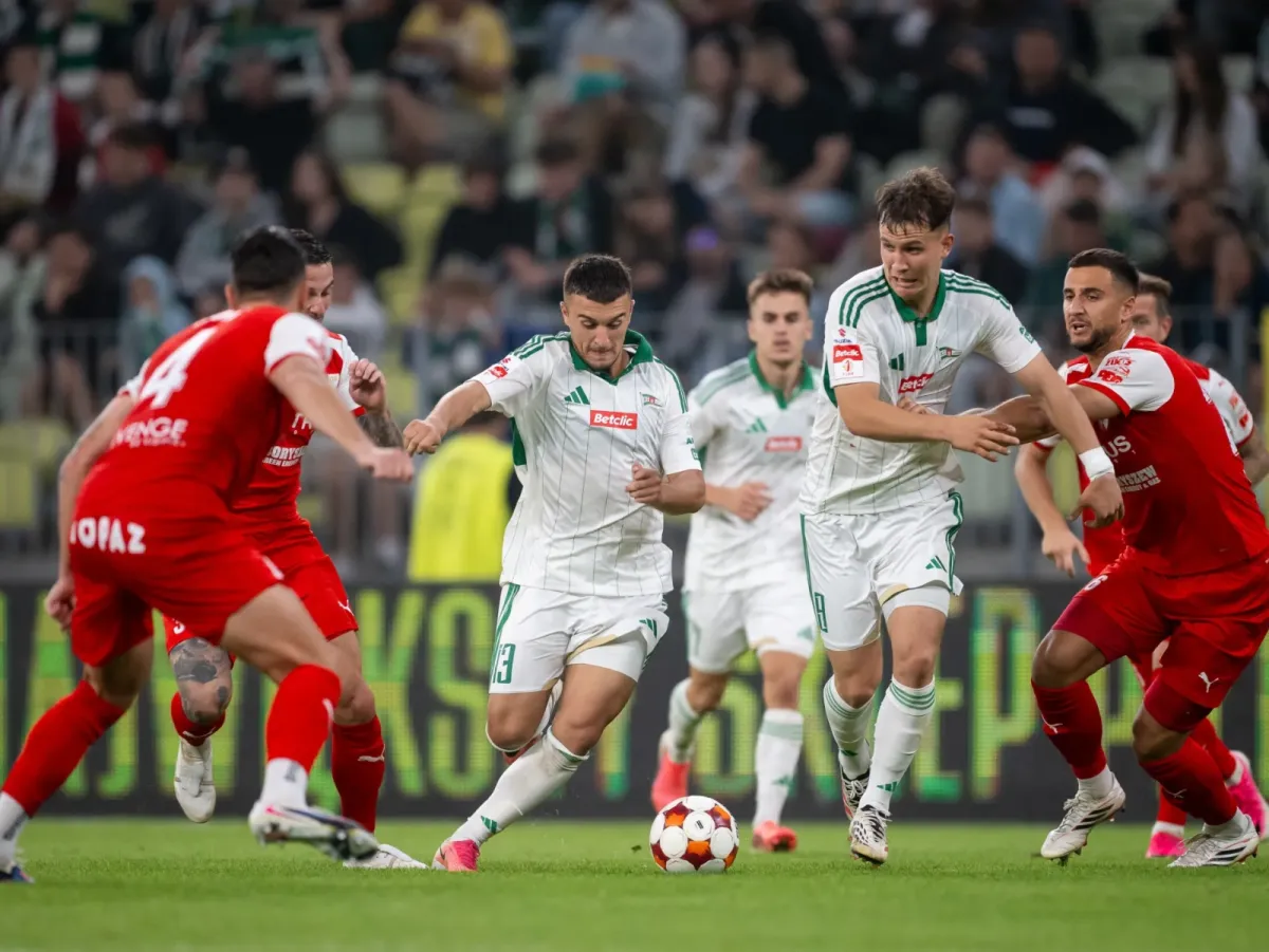 MKS Kluczbork - Lechia Gdańsk. Kolejni, nowi piłkarze, gdy będą też odejścia