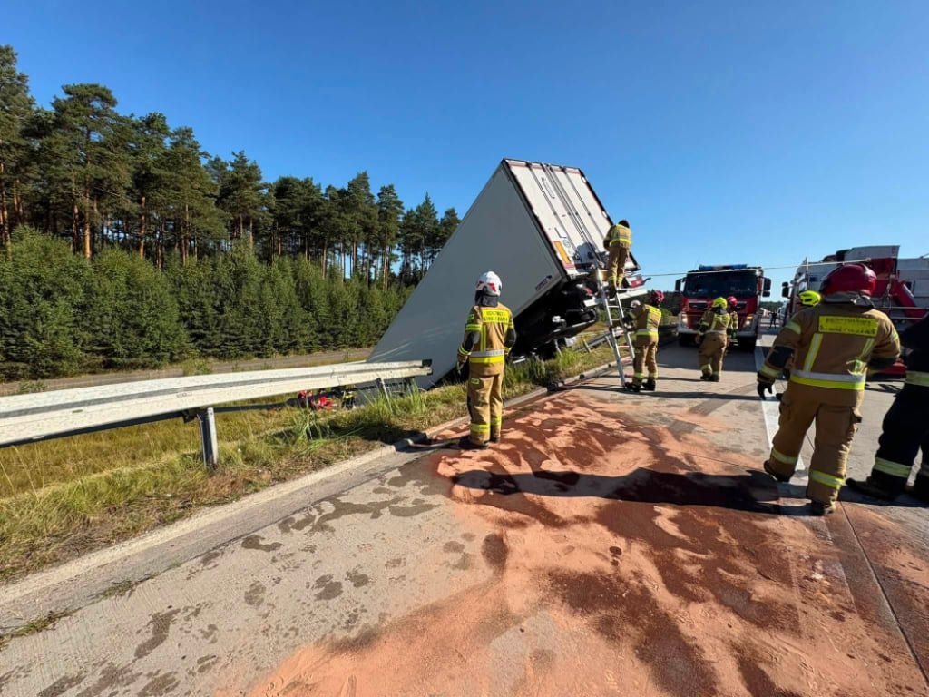 Tragiczny wypadek na autostradzie A4. Nie żyje kierowca ciężarówki, trasa była zablokowana – Tragiczny wypadek na 39. kilometrze autostrady A4.