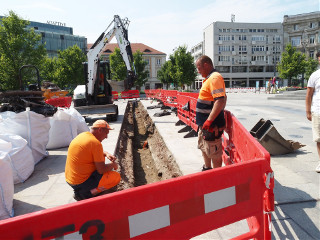 Robotnicy na Placu Wolności. Co tym razem naprawiają?