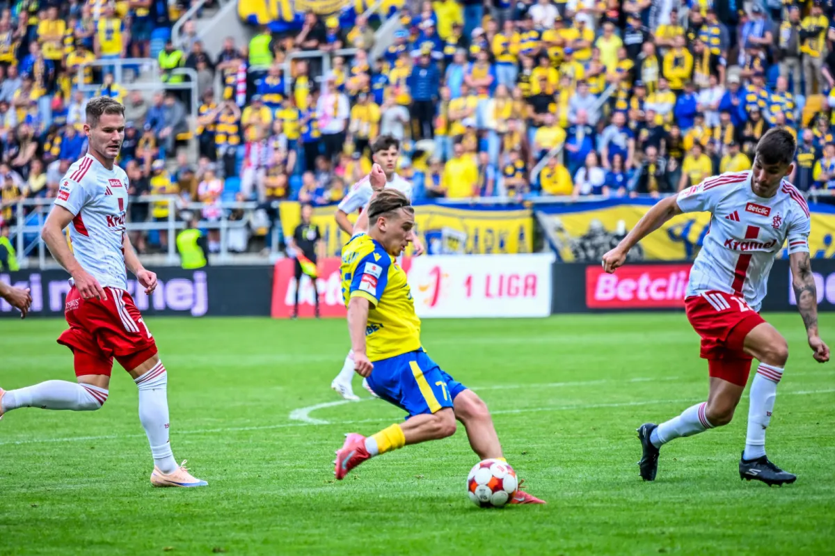 Arka Gdynia - ŁKS Łódź 1:1. Znów "nie dowieźli" prowadzenia. Nie tylko przez karny
