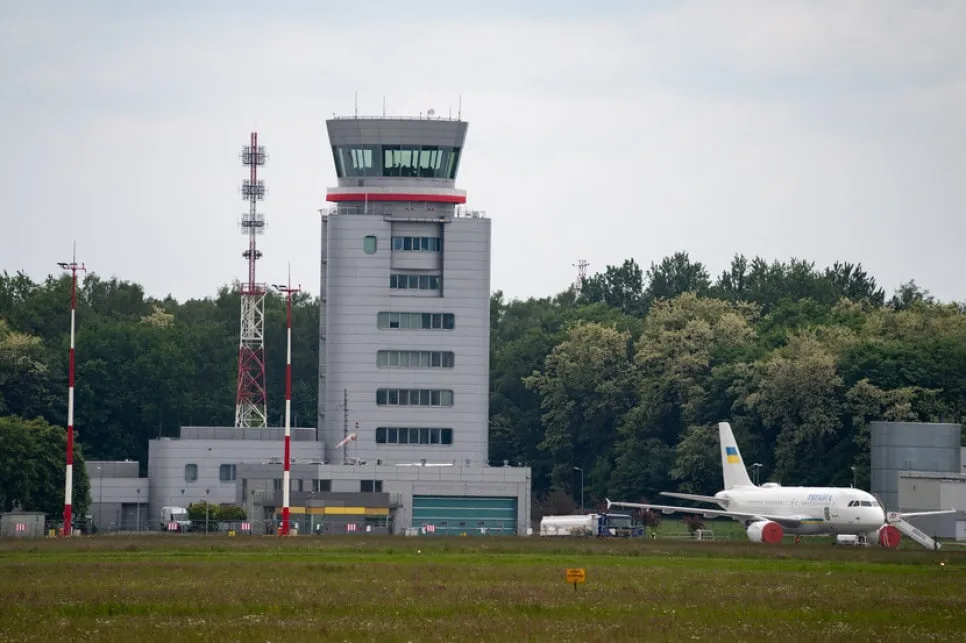 The airspace over Krakow was temporarily closed due to a loss of contact with an aircraft
