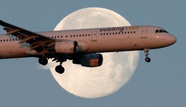 50 adolescentes franceses expulsos de um avião em Valência: Vueling acusada de antissemitismo