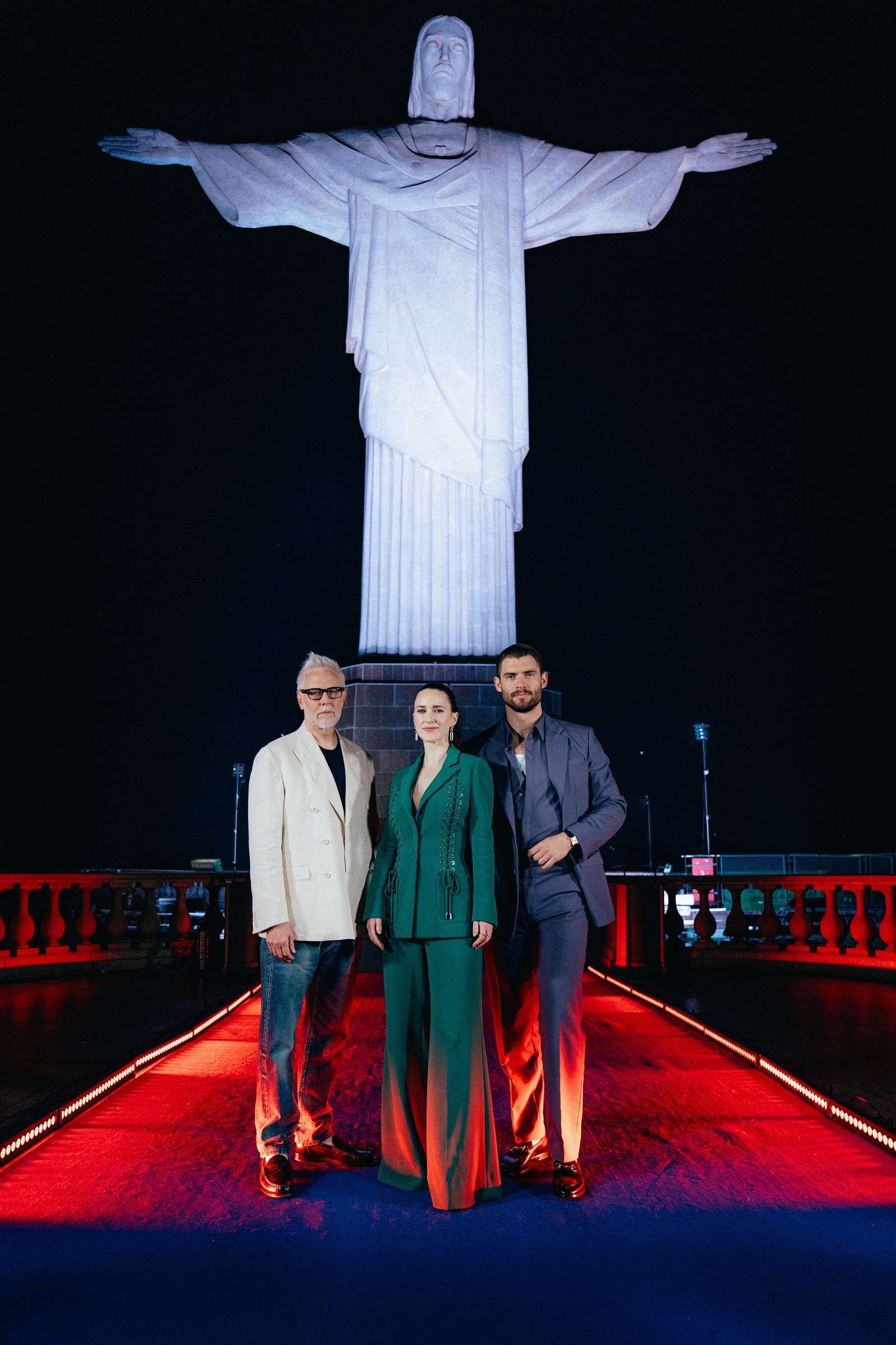 James Gunn, Rachel Brosnahan e David Corenswet visitam o Cristo Redendor para promover "Superman" no Rio de Janeiro — Foto: Divulgação / Gabriel Inácio