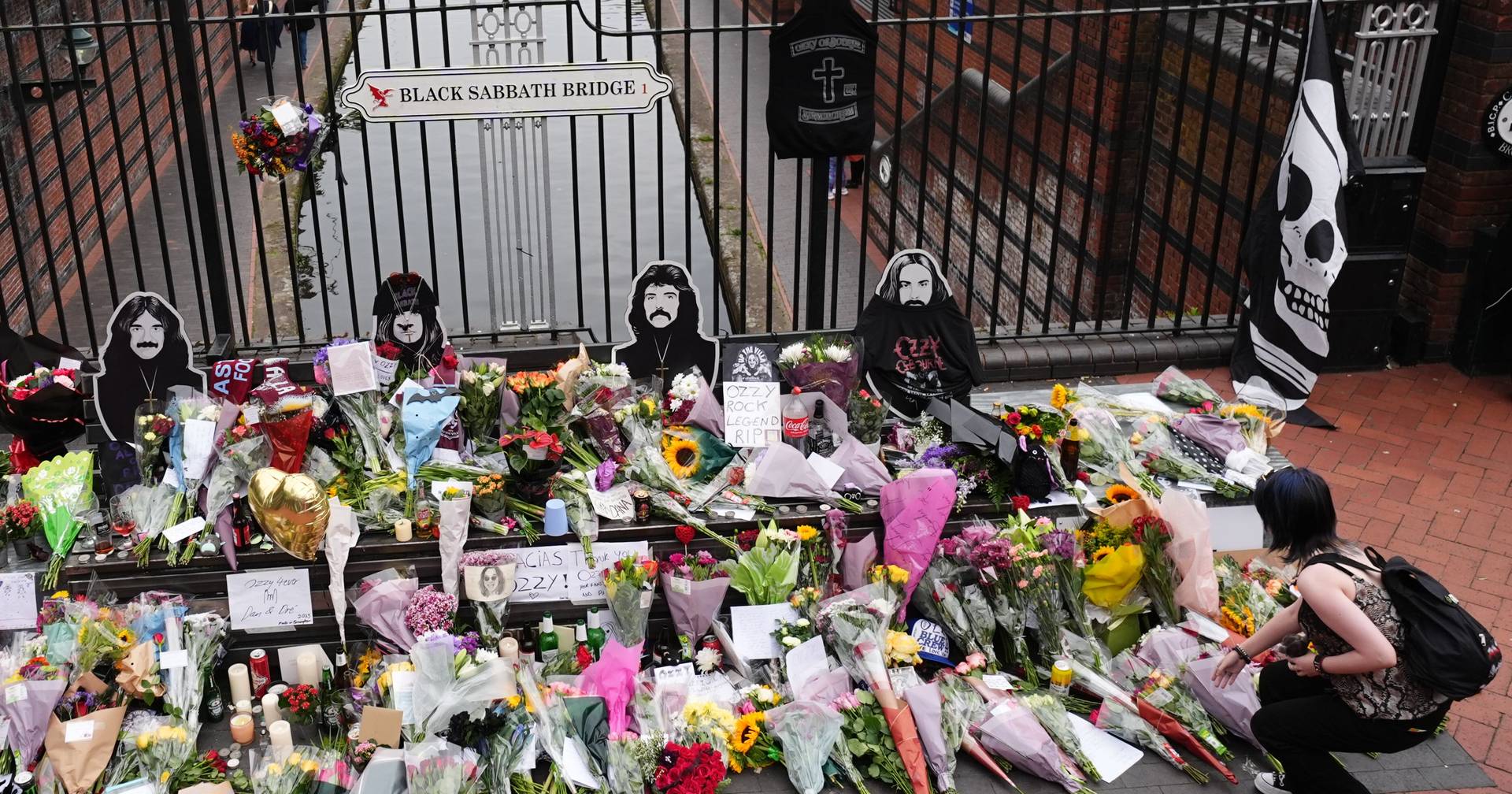 Ponte dos Black Sabbath em Inglaterra transformada em memorial para Ozzy Osbourne