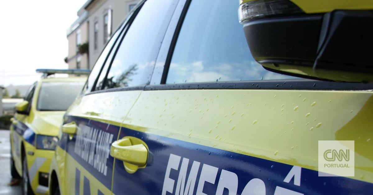 Quatro estrangeiros feridos, um deles com gravidade, em atropelamento no Algarve. Condutor está em fuga