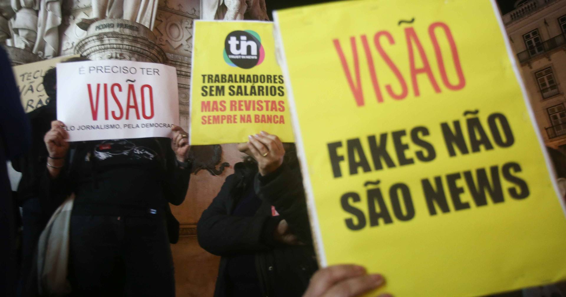 Grupo de jornalistas da Visão pede para manter a revista em funcionamento; sindicato diz que despedimento coletivo é "ignomínia"