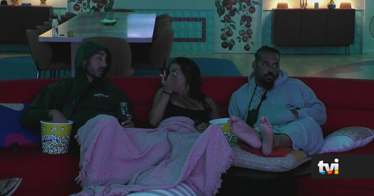 Daniela Santos e Afonso Leitão em sussurros secretos durante a sessão de cinema - Big Brother