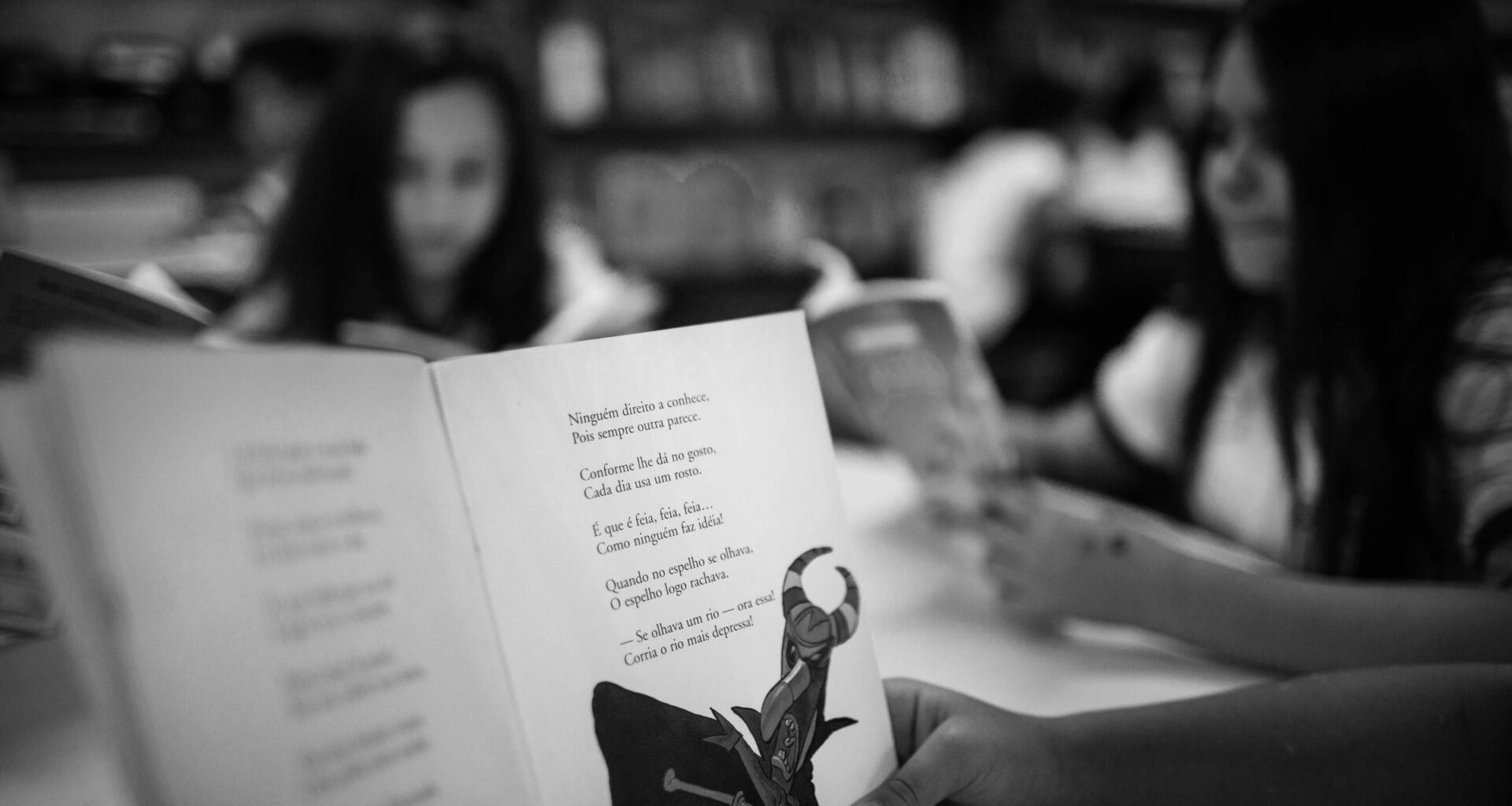 Bagunça com livros didáticos continua no MEC - 27/07/2025 - Opinião