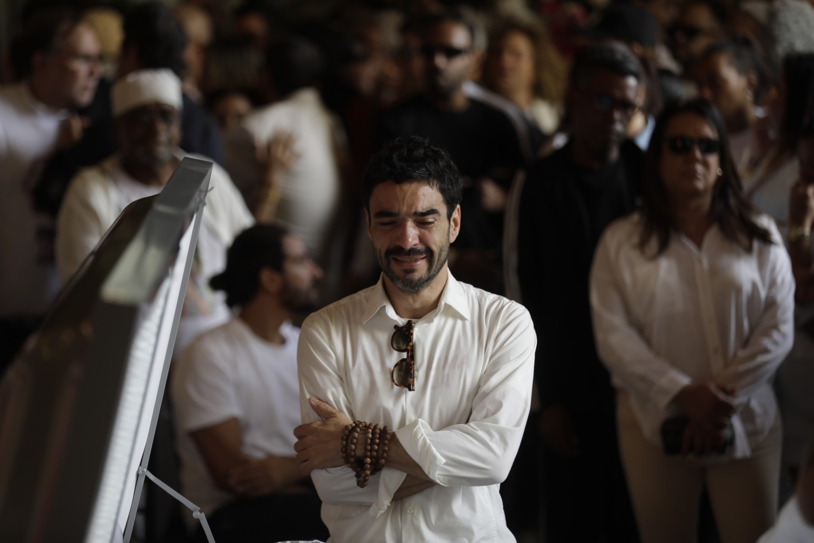 Caio Blat emocionado no velório da cantora Preta Gil, no Rio — Foto: Gabriel de Paiva / Agência O Globo