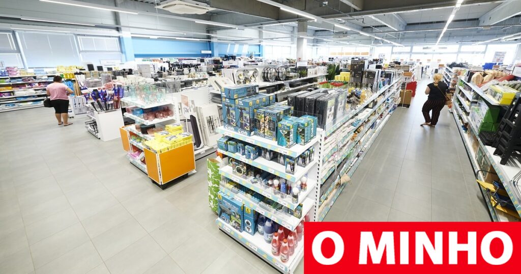 'Low cost' com milhares de produtos a 2 euros abre duas lojas em Guimarães (e cria 44 empregos)