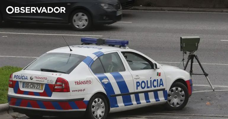Detido. Homem fazia-se passar por PSP; tinha crachá e farda – Observador