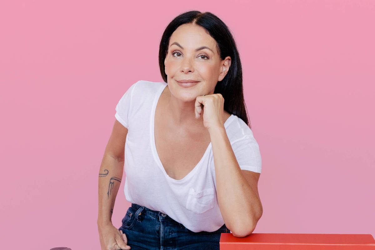 Carolina Ferraz relata cinco anos de perseguição por russa - 28/07/2025 - Celebridades