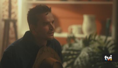 A Fazenda: Joel faz a serenata mais desafinada de sempre - Novelas