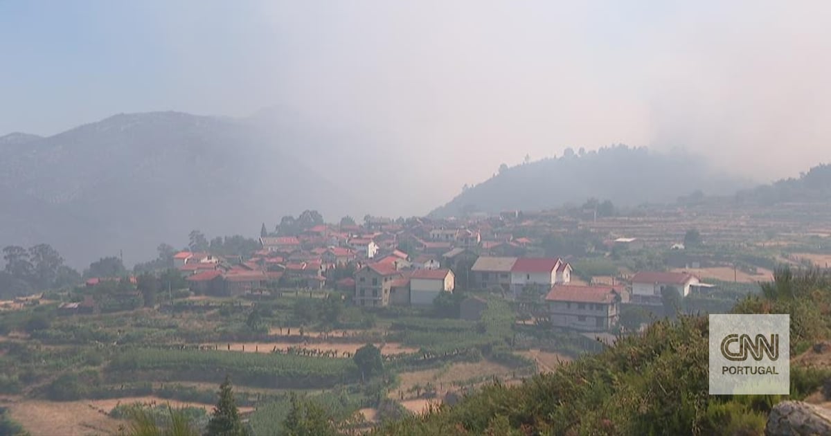 Ponte da Barca. "Não podemos colocar num incêndio, onde estão a arder matos, giestas e alguma floresta, todos os meios aéreos"